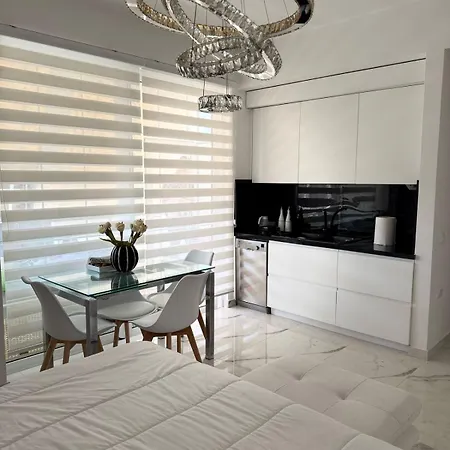 Sea La Vie Apartment *